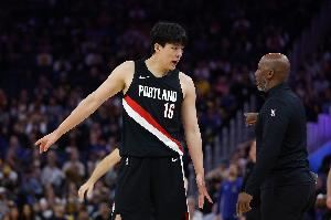 队记：比卢普斯对杨瀚森很有耐心 现阶段就是学习-犯错-改正